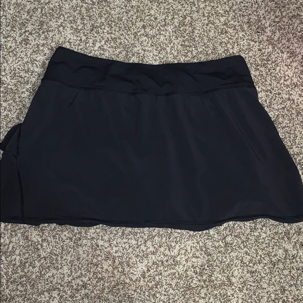 LULU LEMON black ruffle skirt!!